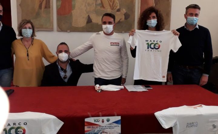 100 km no-stop in vasca corta: record del mondo e solidarietà con Marco Fratini