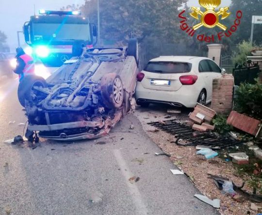 incidente stradale a torre calzolari di gubbio un ferito lieve