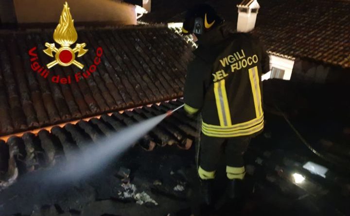 Massa Martana, si incendia un tetto di una casa: nessun ferito